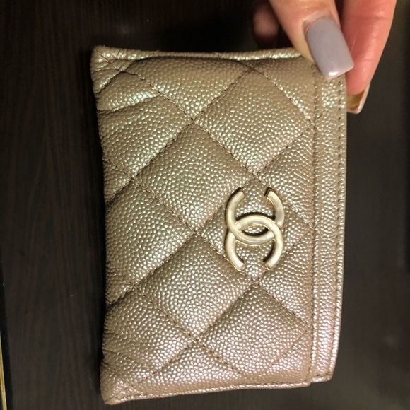 CHANEL Iridescent Caviar Quilted Card Holder used - Picture 5 of 7